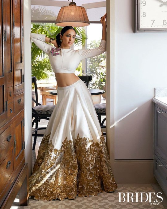 buueriisL.js - kiara advani 85